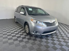 2011 TOYOTA SIENNA XLE