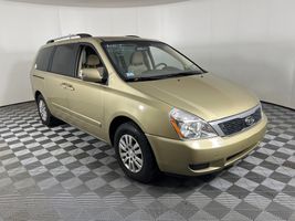 2011 KIA SEDONA LX