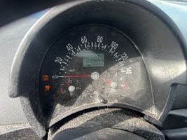2004 VOLKSWAGEN NEW BEETLE 