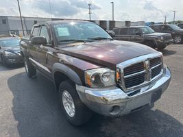2005 DODGE DAKOTA SLT