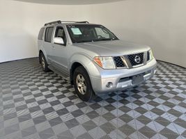 2005 NISSAN PATHFINDER SE