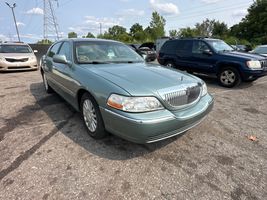 2005 LINCOLN TOWN CAR SIGNATURE LIMITED