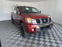 2004 NISSAN TITAN LE