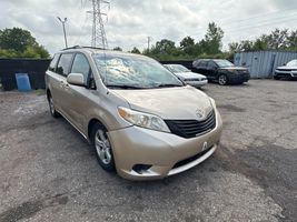 2011 TOYOTA SIENNA