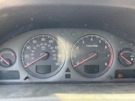 2002 VOLVO V70 T5
