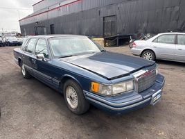 1993 LINCOLN TOWN CAR SIGNATURE