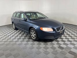 2008 VOLVO V70 