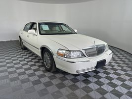 2006 LINCOLN TOWN CAR SIGNATURE LIMITED