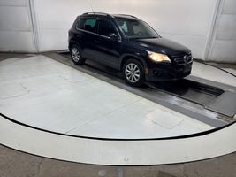2011 VOLKSWAGEN TIGUAN SE