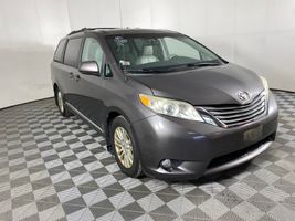2012 TOYOTA SIENNA 