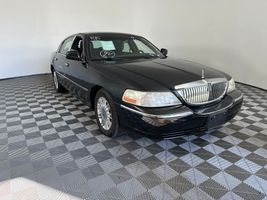 2011 LINCOLN TOWN CAR SIGNATURE LIMITED