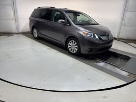 2013 TOYOTA SIENNA 