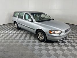 2004 VOLVO V70 BASE
