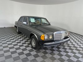 1983 MERCEDES-BENZ 300 SERIES 300D