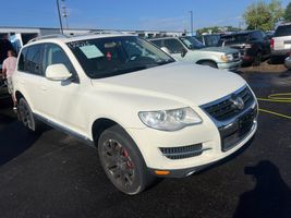 2010 VOLKSWAGEN TOUAREG 