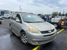 2005 TOYOTA SIENNA XLE