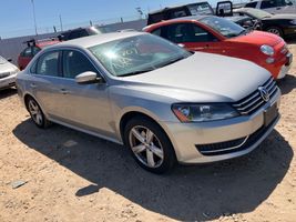 2013 VOLKSWAGEN PASSAT SE