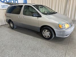 2001 TOYOTA SIENNA 
