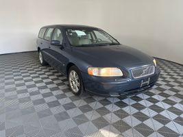 2006 VOLVO V70 