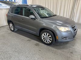 2011 VOLKSWAGEN TIGUAN 