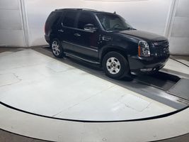 2011 CADILLAC ESCALADE LUXURY