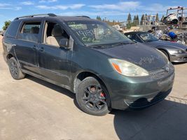 2004 TOYOTA SIENNA LE
