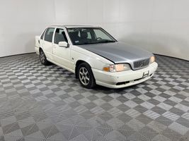 2000 VOLVO S70 