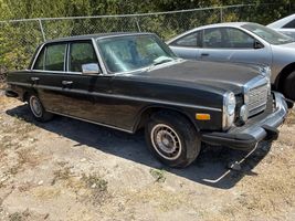 1975 MERCEDES-BENZ 300D 