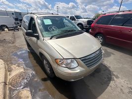 2005 CHRYSLER TOWN & COUNTRY LIMITED