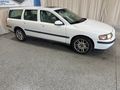 2001 VOLVO V70