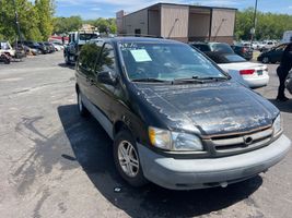 2000 TOYOTA SIENNA LE