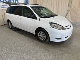 2009 TOYOTA SIENNA 