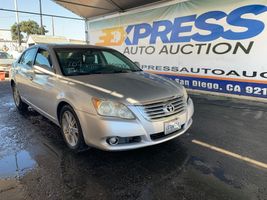 2010 TOYOTA AVALON 