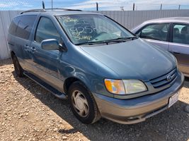 2002 TOYOTA SIENNA 