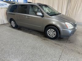2011 KIA SEDONA LX