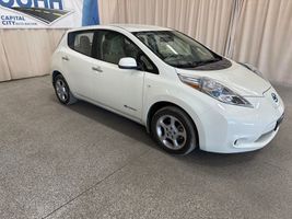 2011 NISSAN LEAF SV