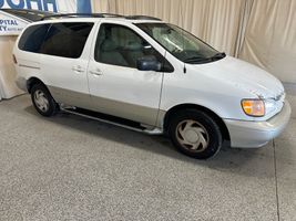 2000 TOYOTA SIENNA 