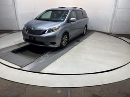 2014 TOYOTA SIENNA XLE
