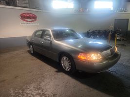 2005 LINCOLN TOWN CAR SIGNATURE