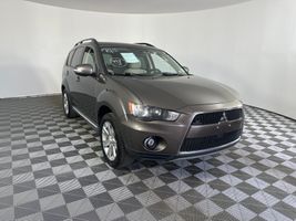 2011 MITSUBISHI OUTLANDER SE