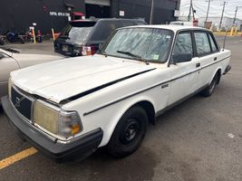 1990 VOLVO 240 