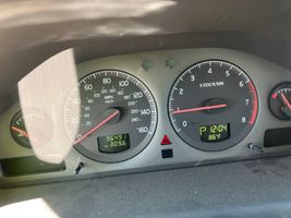 2002 VOLVO V70 XC