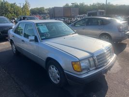 1993 MERCEDES-BENZ E CLASS 400E