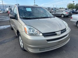 2005 TOYOTA SIENNA LE