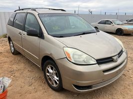 2004 TOYOTA SIENNA LE
