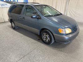 2002 TOYOTA SIENNA 
