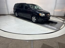 2011 DODGE GRAND CARAVAN CREW
