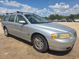 2005 VOLVO V70
