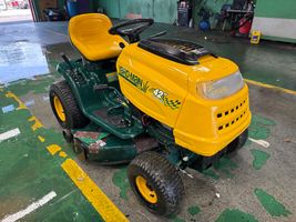 2005 MTD YARDMAN RIDING LAWN MOWER  