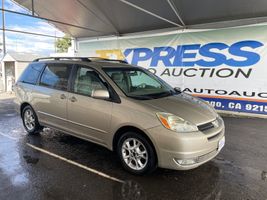 2004 TOYOTA SIENNA